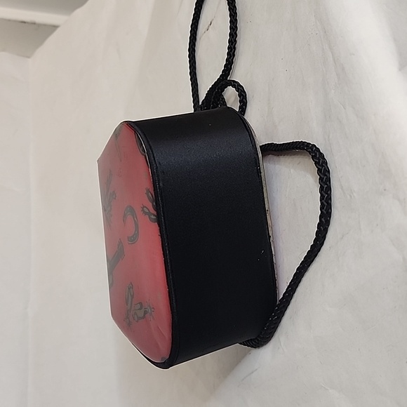 Vtg‎ Angela Frascone Black Red Satin Resin Purse Western Motif tassel bling - Picture 6 of 7